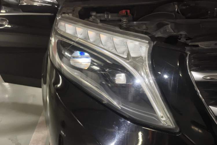 Used Mercedes-Benz V-Class 2016 V 260 Prestige Edition Right Front Headlight
