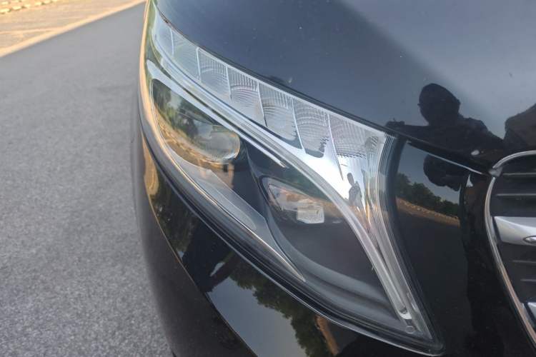 Used Mercedes-Benz V-Class 2016 V 260 Prestige Edition Right Front Headlight