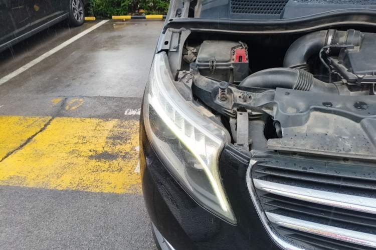 Used Mercedes-Benz V-Class 2016 V 260 L Prestige Extended Edition Right Front Headlight