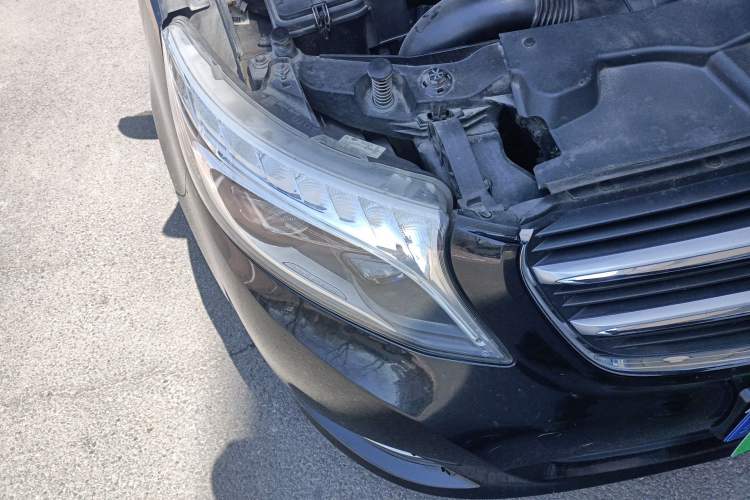 Used Mercedes-Benz V-Class 2016 V 260 L Prestige Extended Edition Right Front Headlight