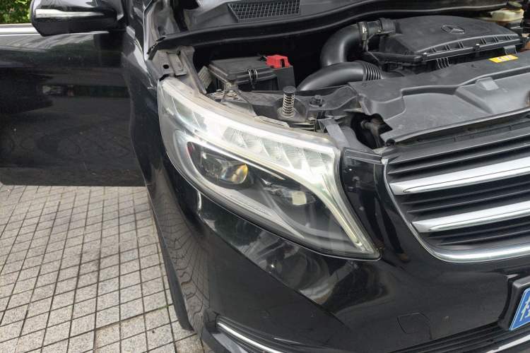 Used Mercedes-Benz V-Class 2016 V 260 Prestige Edition Right Front Headlight