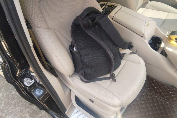 Used Mercedes-Benz V-Class 2016 V 260 L Prestige Extended Edition Right Front Seat