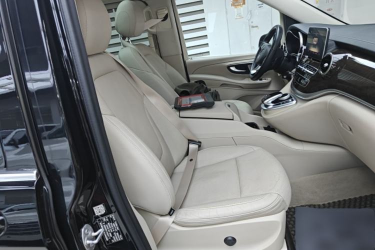 Used Mercedes-Benz V-Class 2016 V 260 L Prestige Extended Edition Right Front Seat
