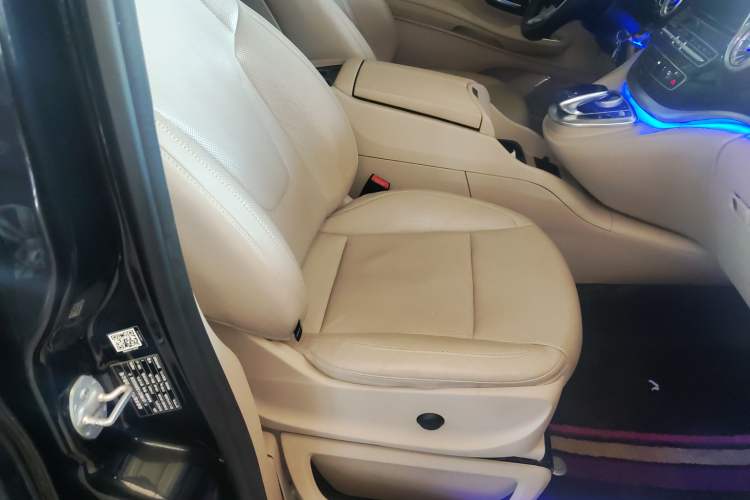 Used Mercedes-Benz V-Class 2016 V 260 Prestige Edition Right Front Seat