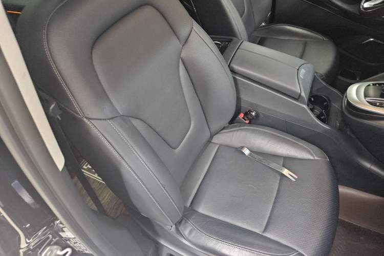 Used Mercedes-Benz V-Class 2016 V 260 L Prestige Extended Edition Right Front Seat