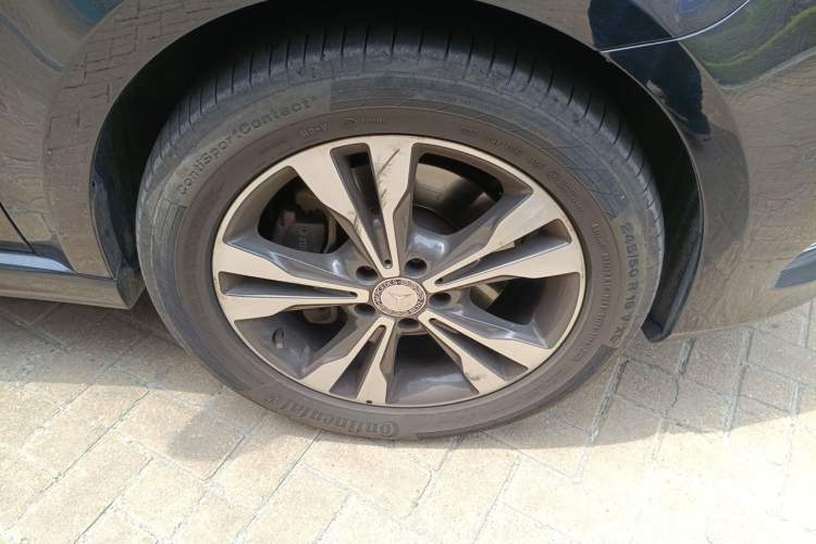 Used Mercedes-Benz V-Class 2016 V 260 L Prestige Extended Edition Right Front Wheel Hub