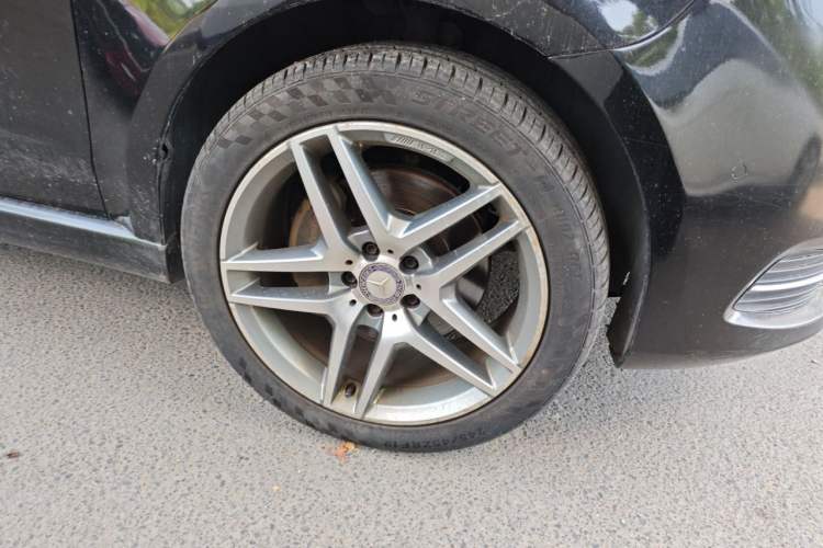 Used Mercedes-Benz V-Class 2016 V 260 Prestige Edition Right Front Wheel Hub
