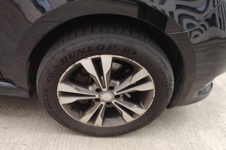 Used Mercedes-Benz V-Class 2016 V 260 L Prestige Extended Edition Right Front Wheel Hub