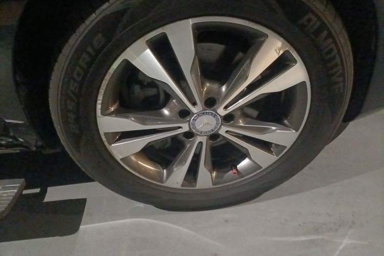 Used Mercedes-Benz V-Class 2016 V 260 Avantgarde Edition Right Front Wheel Hub