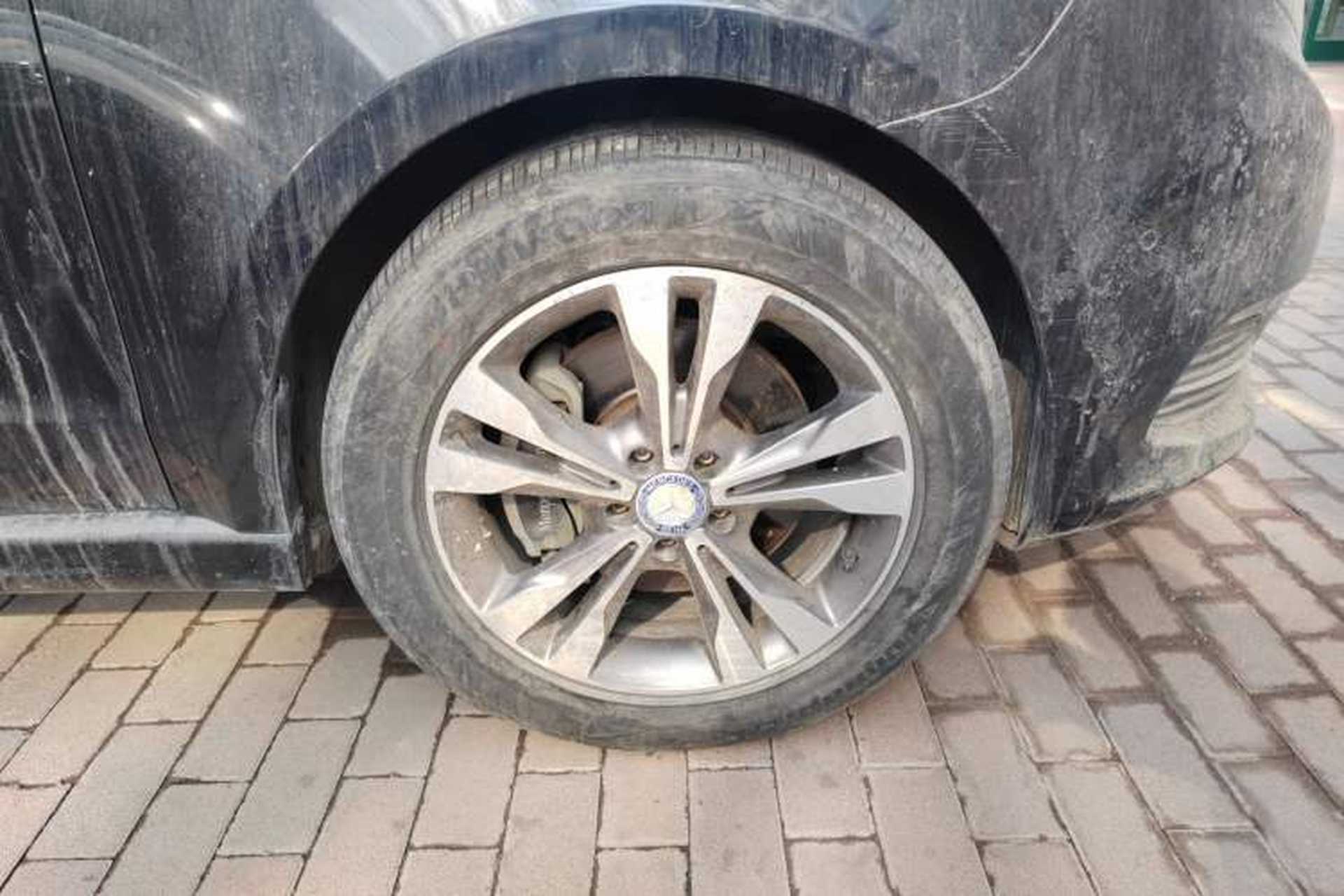 Used Mercedes-Benz V-Class 2016 V 260 L Prestige Extended Edition Right Front Wheel Hub