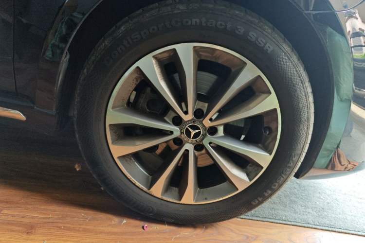 Used Mercedes-Benz V-Class 2016 V 260 Avantgarde Edition Right Front Wheel Hub
