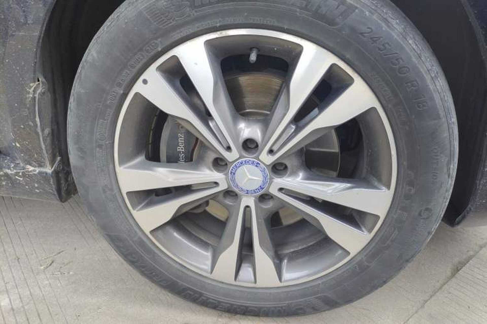 Used Mercedes-Benz V-Class 2016 V 260 Prestige Edition Right Front Wheel Hub