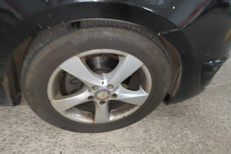 Used Mercedes-Benz V-Class  Right Front Wheel Hub