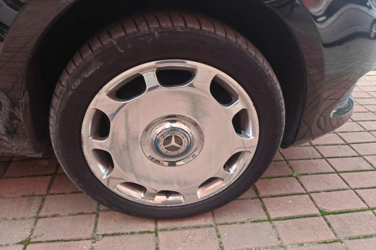 Used Mercedes-Benz V-Class 2016 V 260 Avantgarde Edition Right Front Wheel Hub