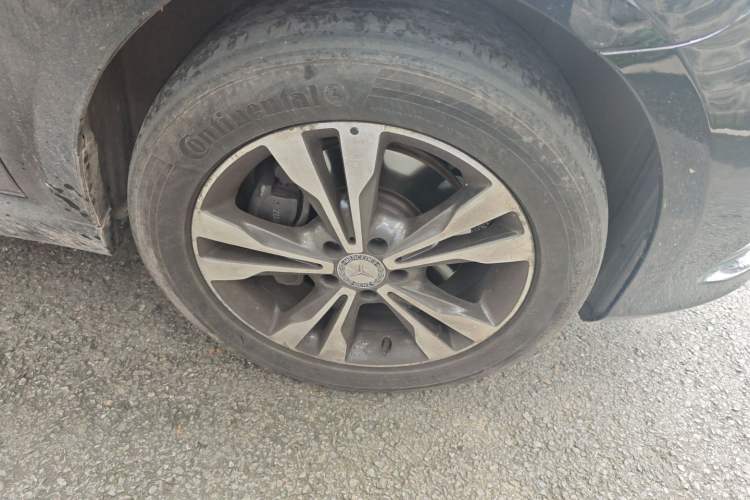 Used Mercedes-Benz V-Class 2016 V 260 Prestige Edition Right Front Wheel Hub