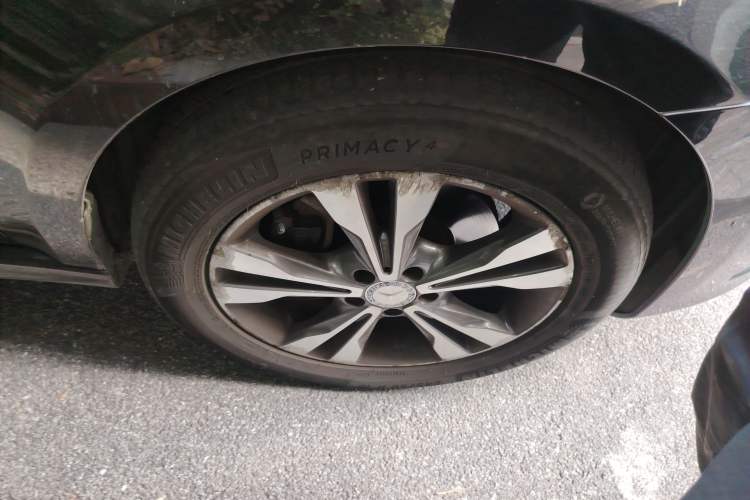 Used Mercedes-Benz V-Class 2016 V 260 L Prestige Extended Edition Right Front Wheel Hub
