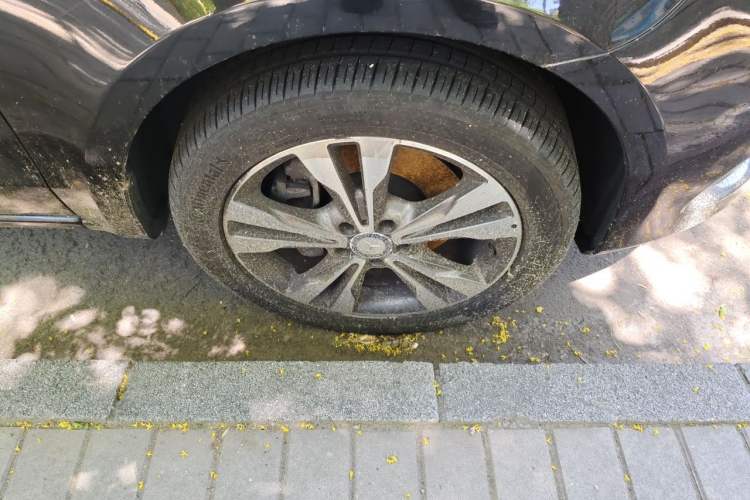 Used Mercedes-Benz V-Class 2016 V 260 Avantgarde Edition Right Front Wheel Hub