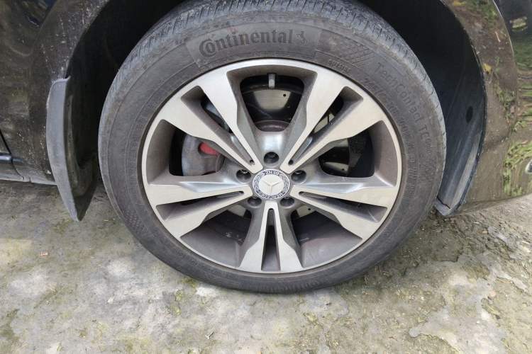 Used Mercedes-Benz V-Class 2016 V 260 Avantgarde Edition Right Front Wheel Hub