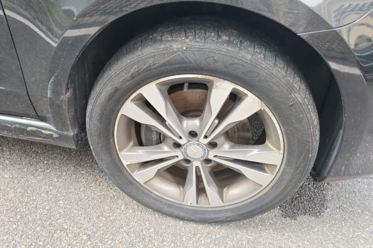 Used Mercedes-Benz V-Class 2016 V 260 Prestige Edition Right Front Wheel Hub