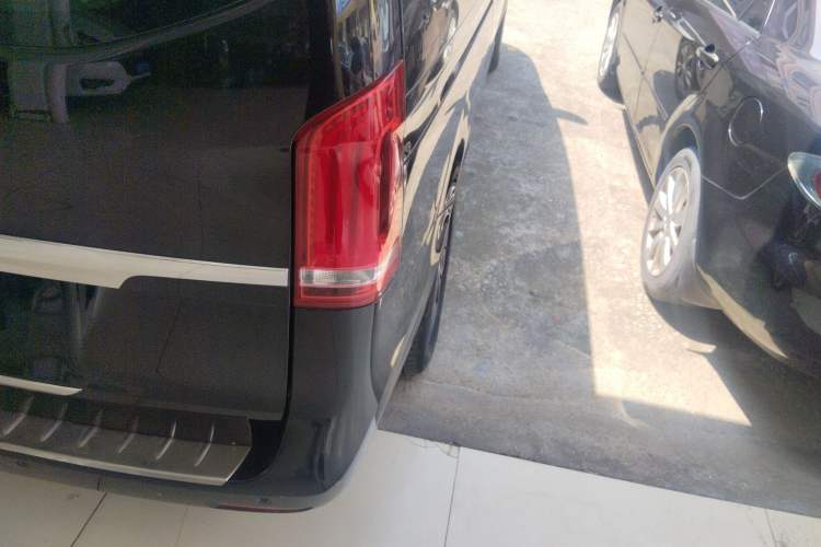 Used Mercedes-Benz V-Class 2016 V 260 L Prestige Extended Edition Right Rear Taillight