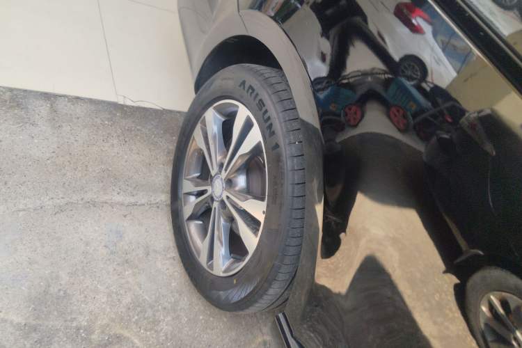 Used Mercedes-Benz V-Class 2016 V 260 L Prestige Extended Edition Right Rear Wheel Hub