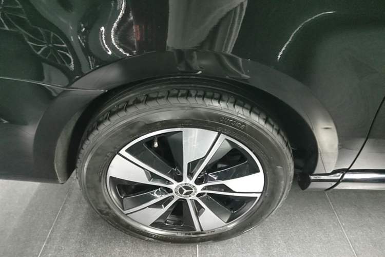 Used Mercedes-Benz V-Class 2016 V 260 Avantgarde Edition Right Rear Wheel Hub