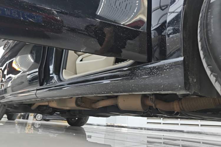 Used Mercedes-Benz V-Class 2016 V 260 L Prestige Extended Edition Right Side Sill
