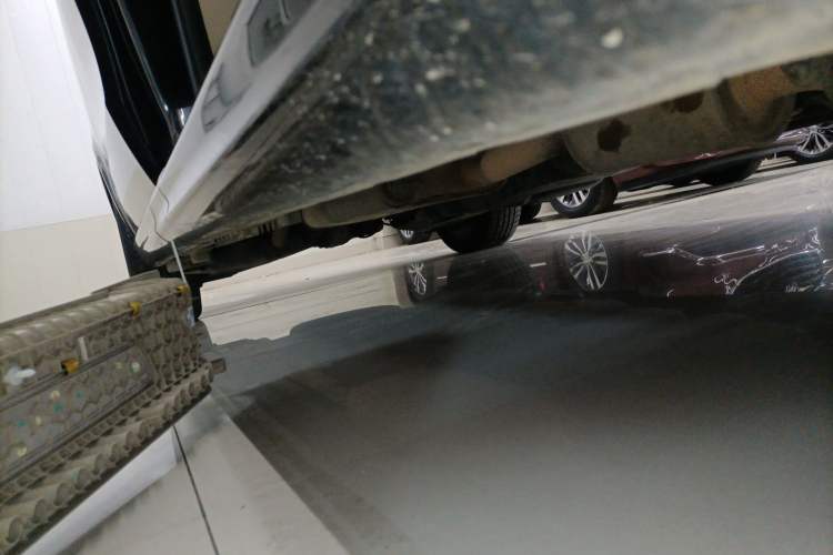 Used Mercedes-Benz V-Class 2016 V 260 L Prestige Extended Edition Right Side Sill