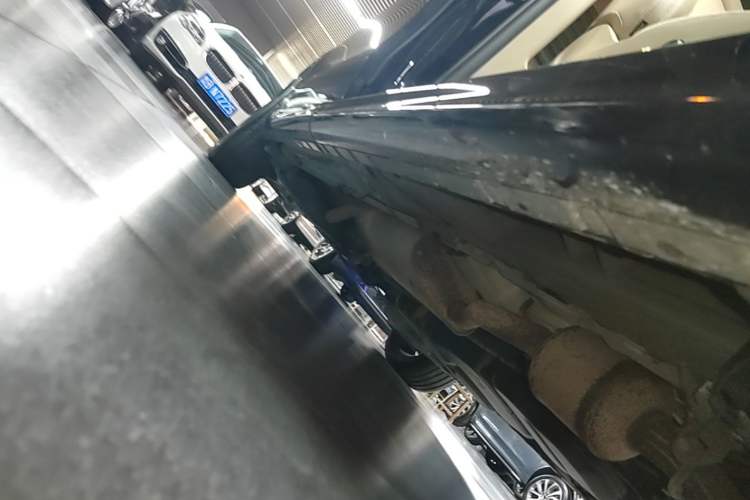Used Mercedes-Benz V-Class 2016 V 260 Avantgarde Edition Right Side Sill