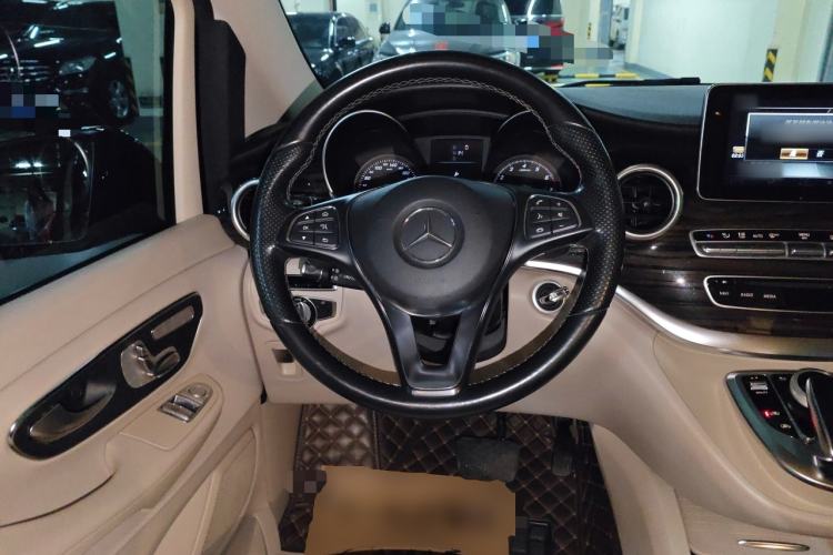 Used Mercedes-Benz V-Class 2016 V 260 Avantgarde Edition Steering Wheel