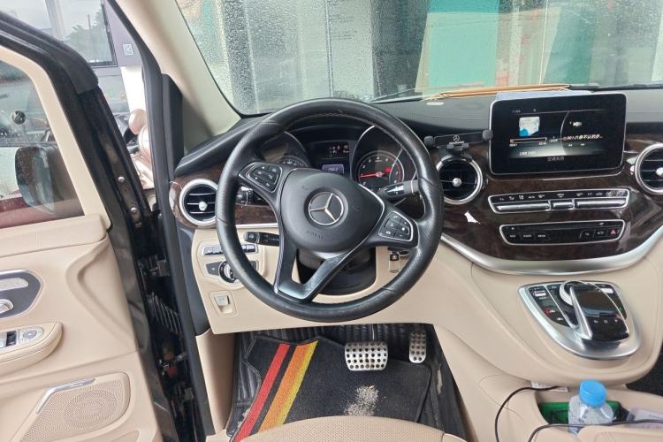 Used Mercedes-Benz V-Class 2016 V 260 L Prestige Extended Edition Steering Wheel