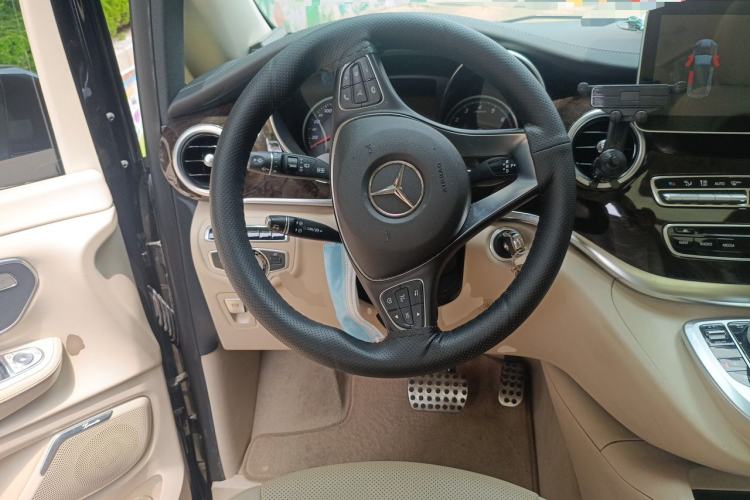 Used Mercedes-Benz V-Class 2016 V 260 L Prestige Extended Edition Steering Wheel