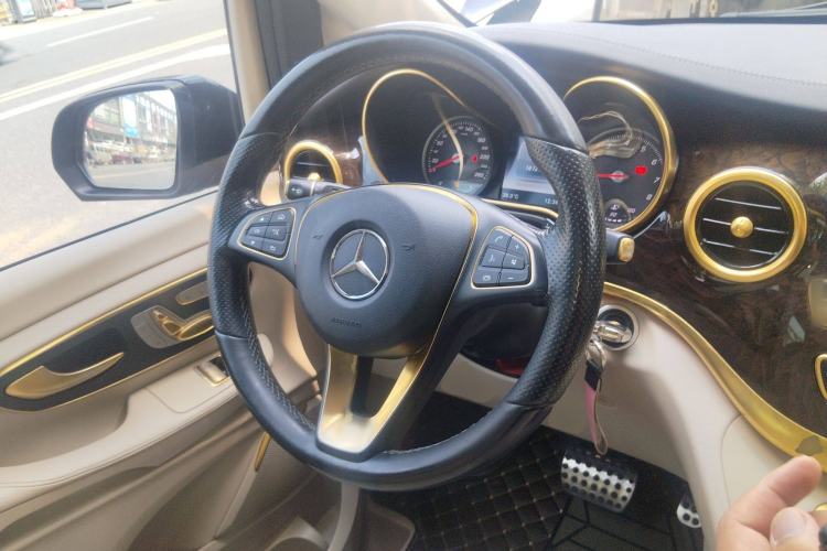 Used Mercedes-Benz V-Class 2016 V 260 L Prestige Extended Edition Steering Wheel