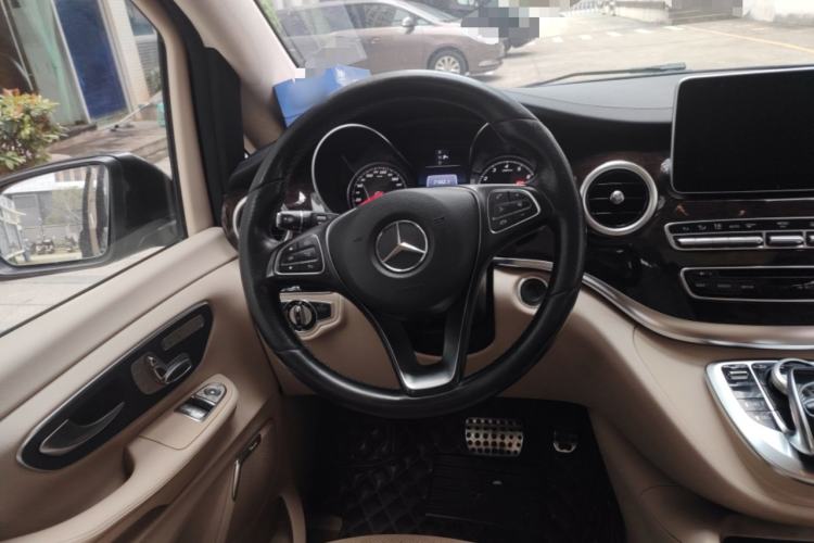 Used Mercedes-Benz V-Class 2016 V 260 L Prestige Extended Edition Steering Wheel