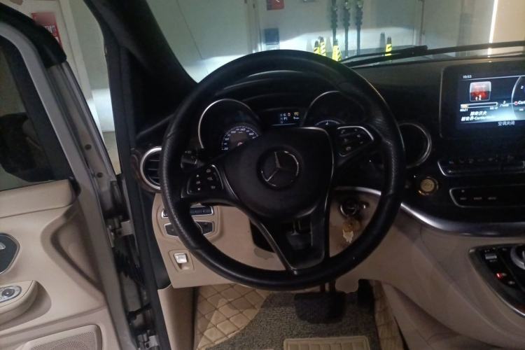 Used Mercedes-Benz V-Class 2016 V 260 Avantgarde Edition Steering Wheel