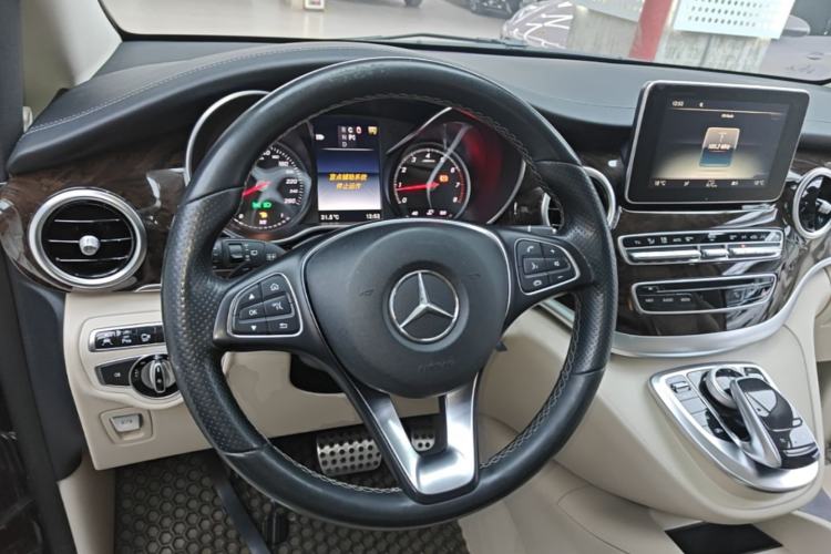 Used Mercedes-Benz V-Class 2016 V 260 L Prestige Extended Edition Steering Wheel