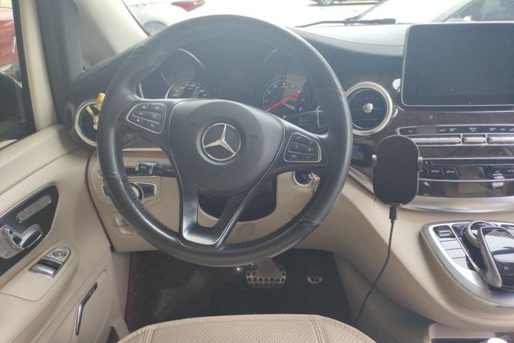Used Mercedes-Benz V-Class 2016 V 260 Prestige Edition Steering Wheel