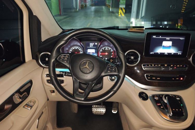 Used Mercedes-Benz V-Class 2016 V 260 Prestige Edition Steering Wheel
