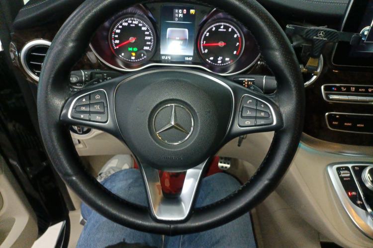 Used Mercedes-Benz V-Class 2016 V 260 L Prestige Extended Edition Steering Wheel