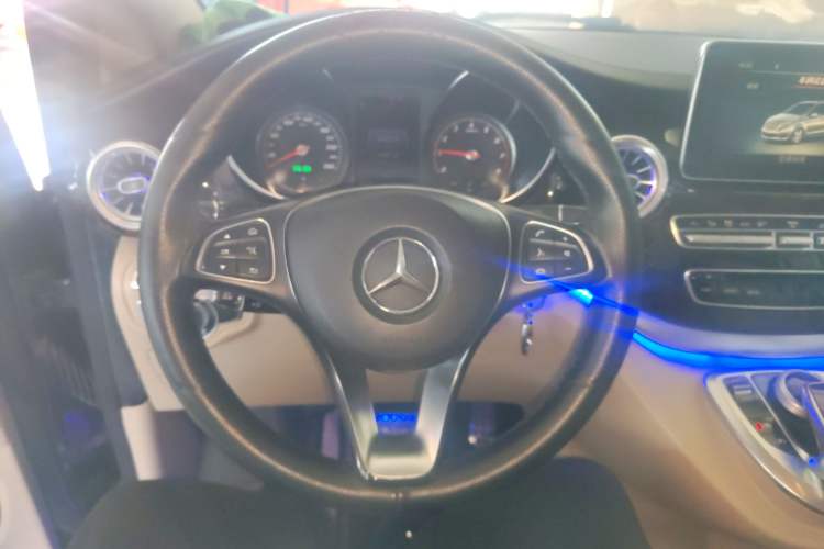 Used Mercedes-Benz V-Class 2016 V 260 Prestige Edition Steering Wheel