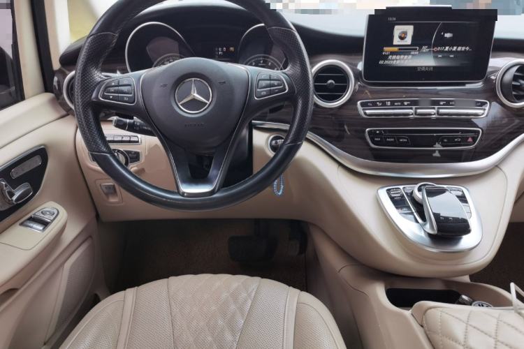 Used Mercedes-Benz V-Class 2016 V 260 Avantgarde Edition Steering Wheel