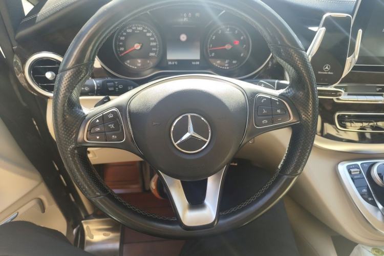 Used Mercedes-Benz V-Class 2016 V 260 L Prestige Extended Edition Steering Wheel