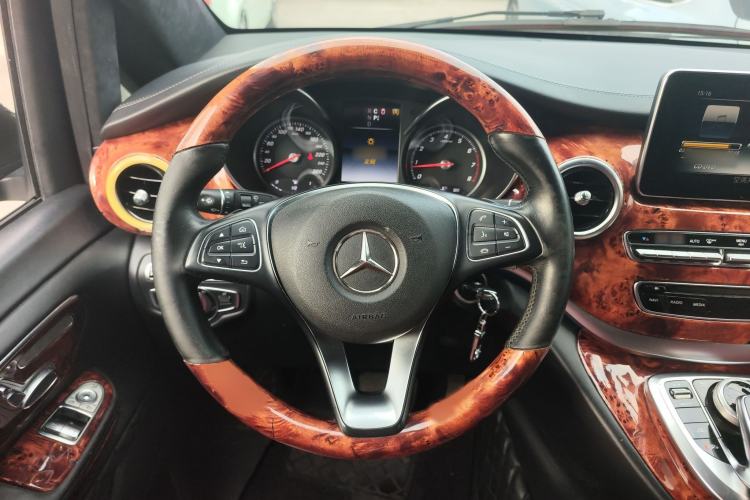 Used Mercedes-Benz V-Class 2016 V 260 L Prestige Extended Edition Steering Wheel