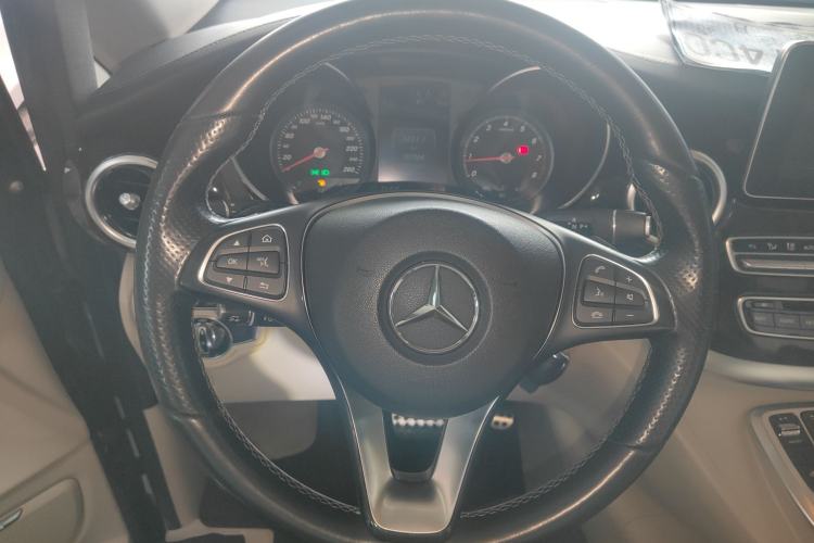 Used Mercedes-Benz V-Class 2016 V 260 L Prestige Extended Edition Steering Wheel
