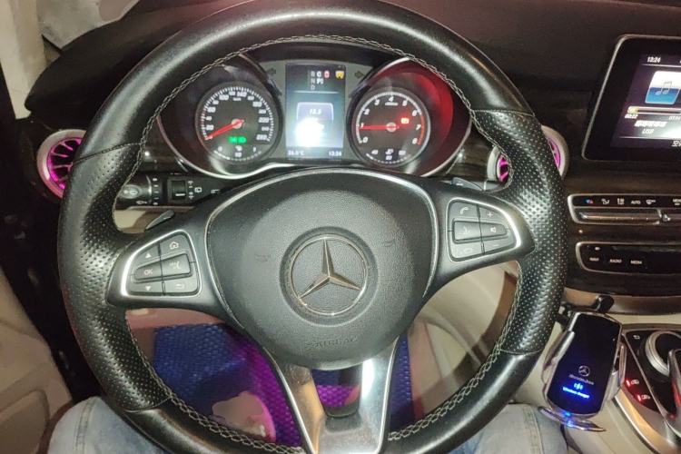 Used Mercedes-Benz V-Class 2016 V 260 Avantgarde Edition Steering Wheel
