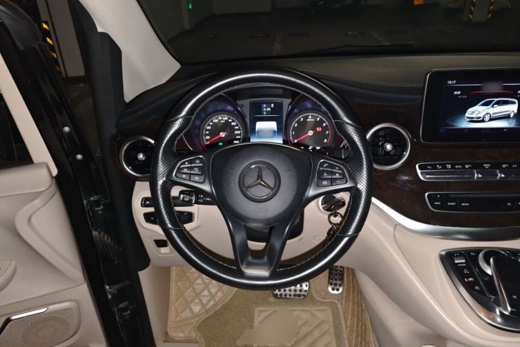 Used Mercedes-Benz V-Class 2016 V 260 Prestige Edition Steering Wheel