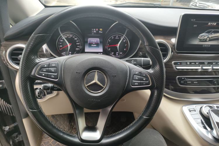 Used Mercedes-Benz V-Class 2016 V 260 Avantgarde Edition Steering Wheel