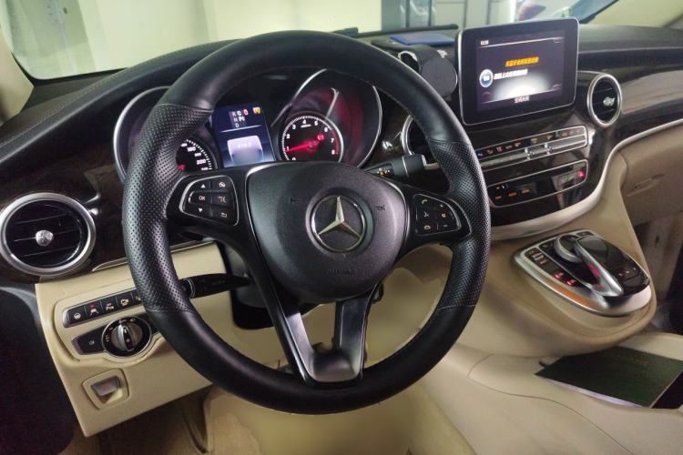 Used Mercedes-Benz V-Class 2016 V 260 L Prestige Extended Edition Steering Wheel