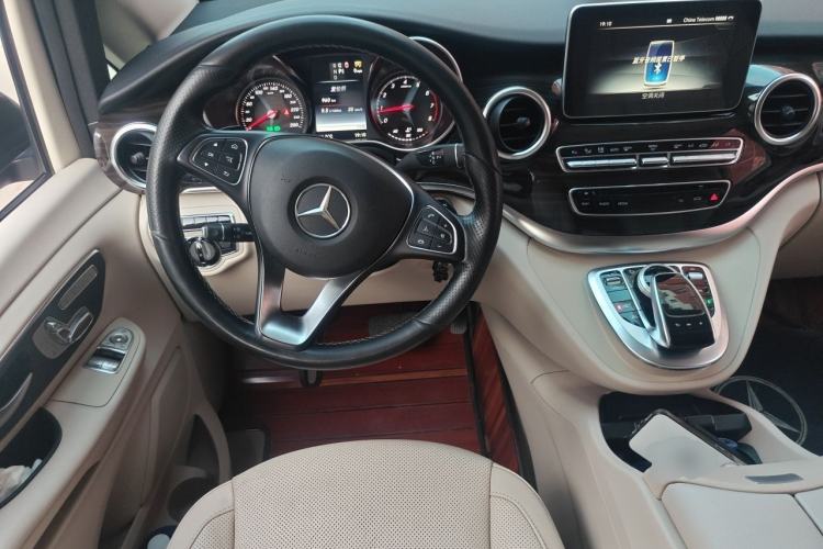 Used Mercedes-Benz V-Class 2016 V 260 Avantgarde Edition Steering Wheel