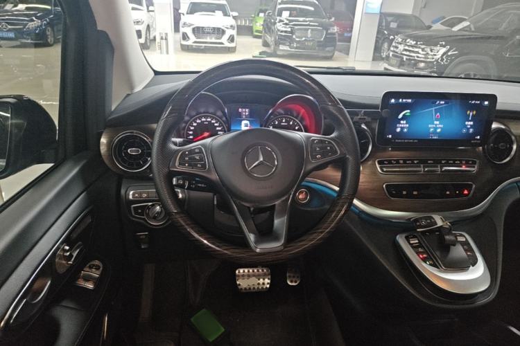 Used Mercedes-Benz V-Class 2016 V 260 L Prestige Extended Edition Steering Wheel